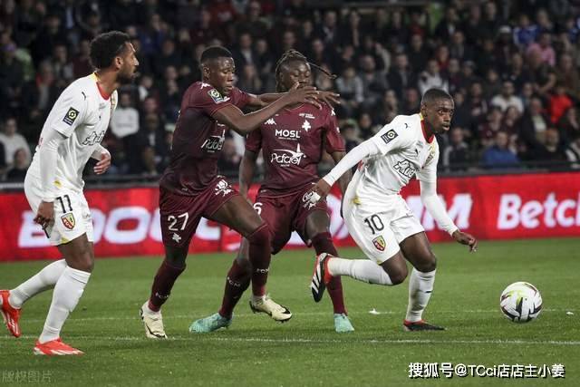 组图：U17男篮世界杯中国胜喀麦隆 张懿赵杰暴扣